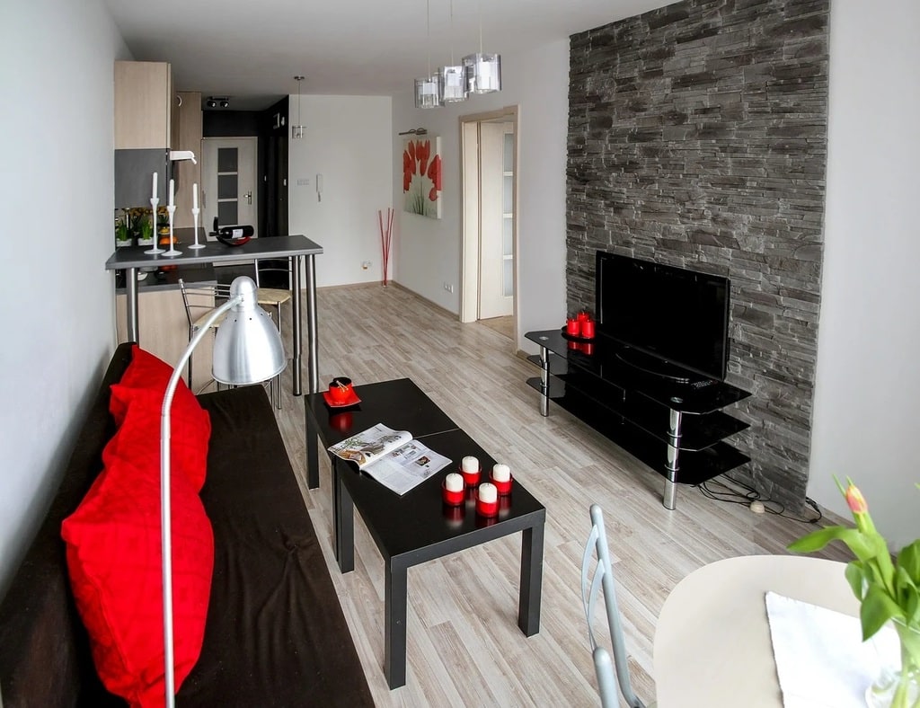 Quels sont les outils utilisés par la décoratrice d'intérieur ?